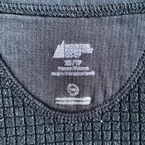 MEC black 1/4 zip fleece base layer - Picture 5 of 5